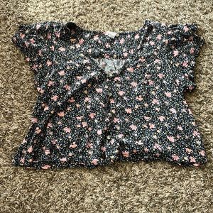 American eagle floral flutter sleeve cropped top